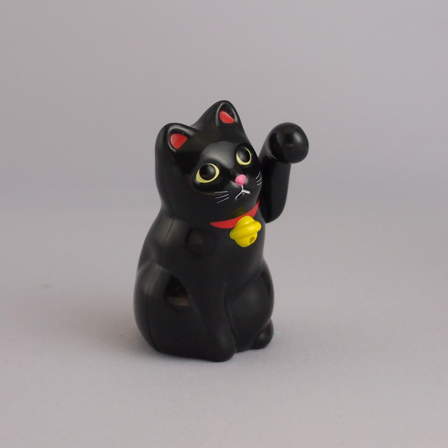 Palm-Sized Solar-Powered Lucky Cat