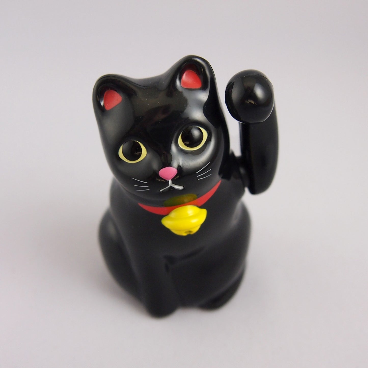 Palm-Sized Solar-Powered Lucky Cat