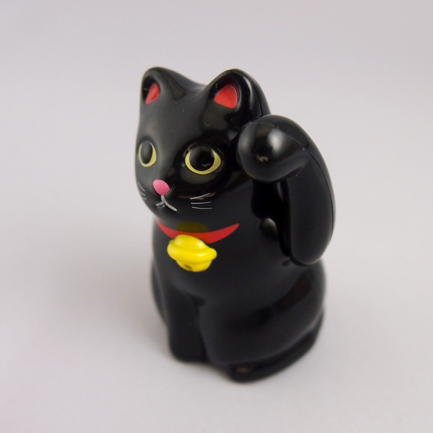 Palm-Sized Solar-Powered Lucky Cat