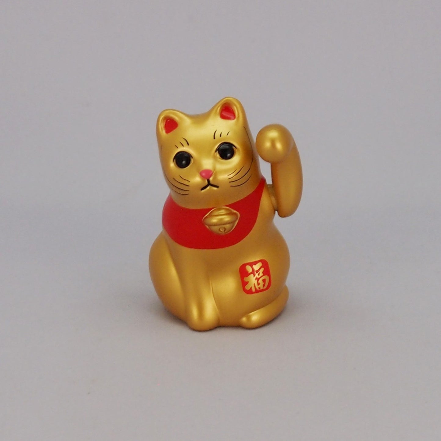 Palm-Sized Solar-Powered Lucky Cat