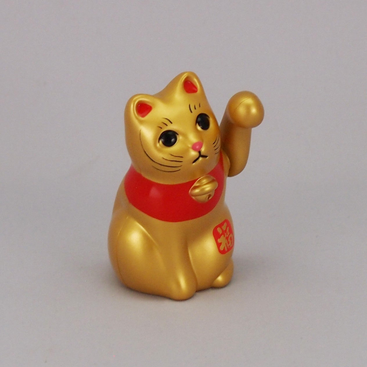 Palm-Sized Solar-Powered Lucky Cat