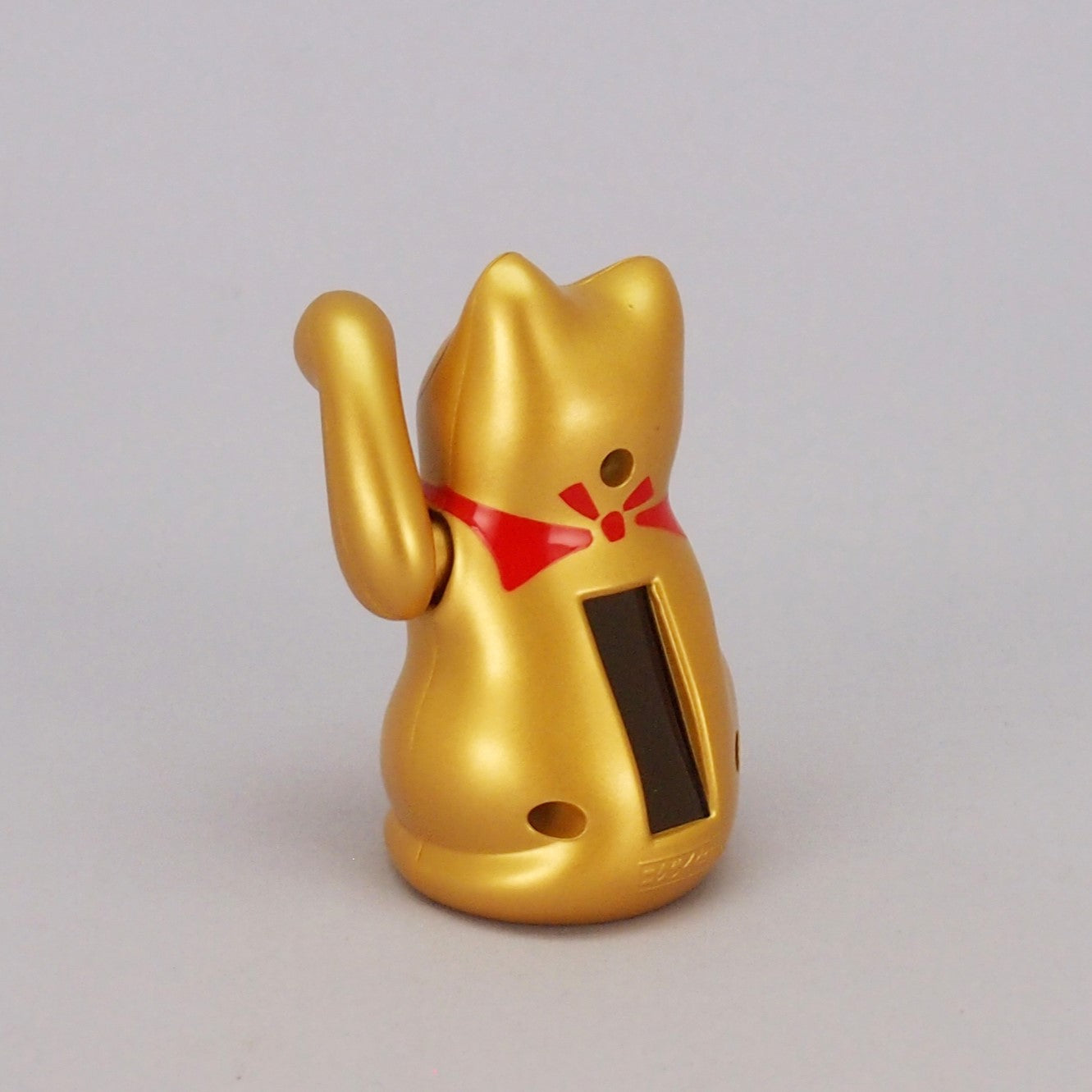 Palm-Sized Solar-Powered Lucky Cat