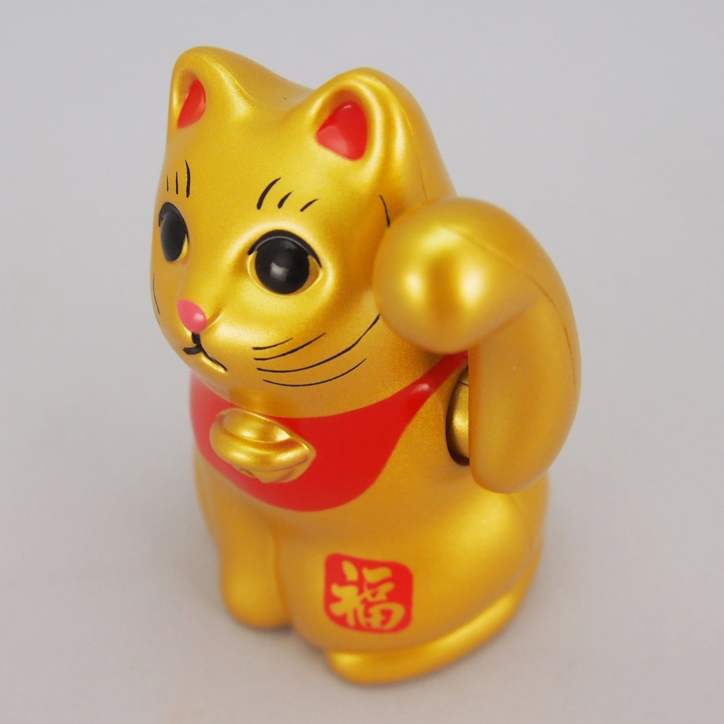 Palm-Sized Solar-Powered Lucky Cat