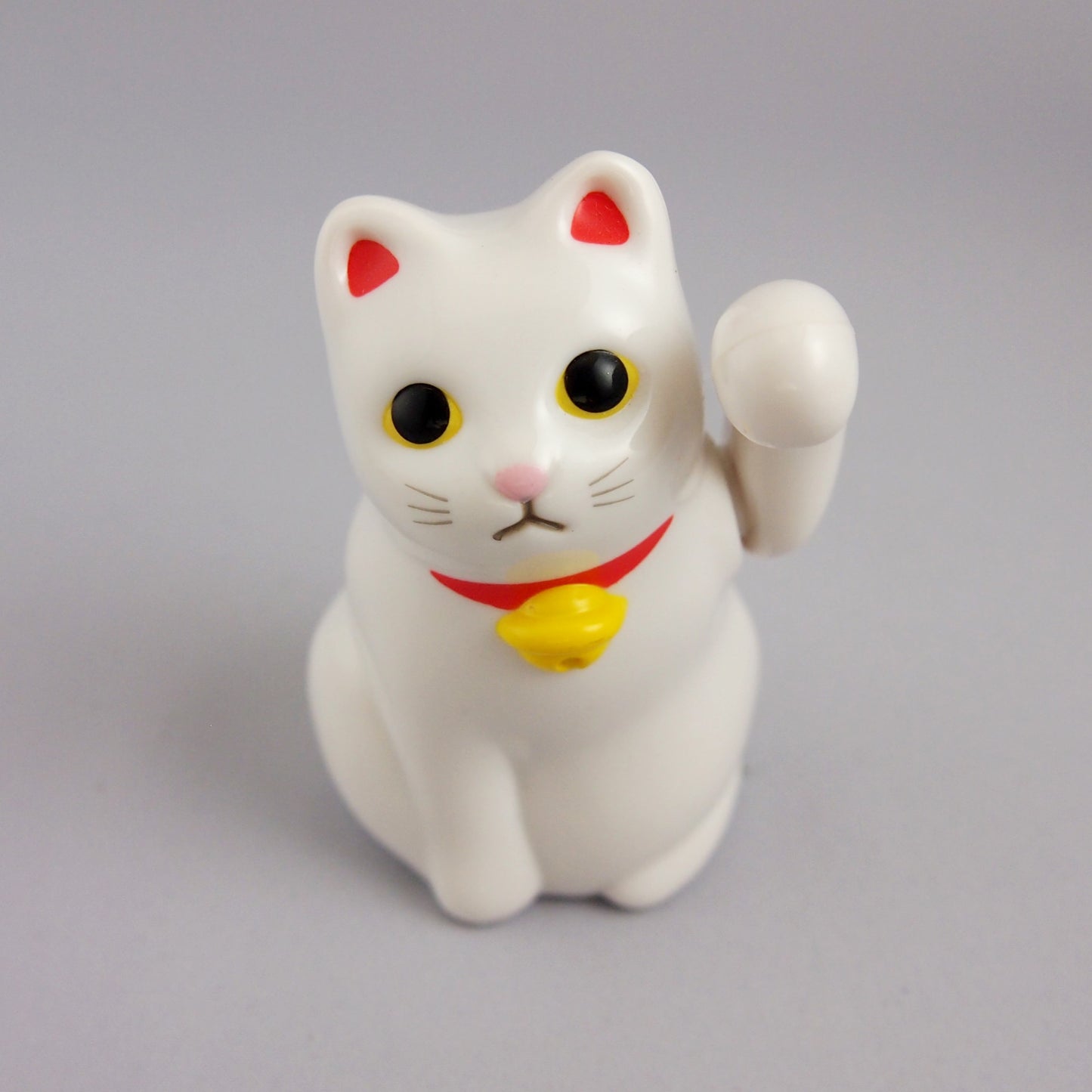 Palm-Sized Solar-Powered Lucky Cat