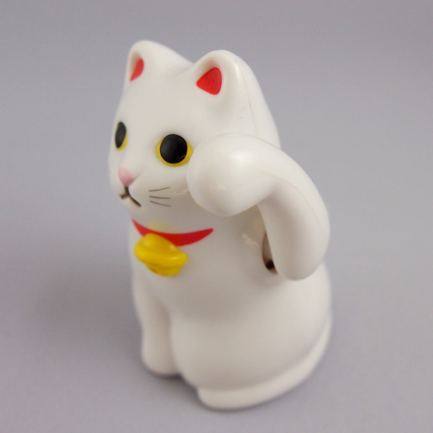Palm-Sized Solar-Powered Lucky Cat